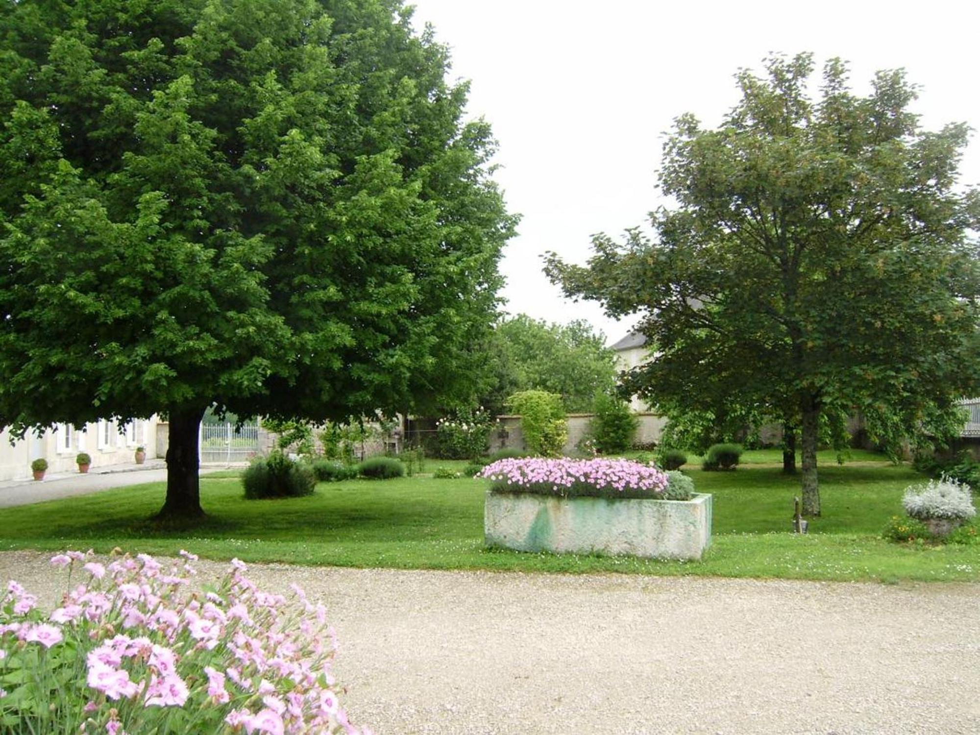 Gite Viticole Avec Jardin Clos, Terrasse, Jeux Et Visites De Distillerie En Charente - Fr-1-653-30 Lignieres-Sonneville Exterior foto